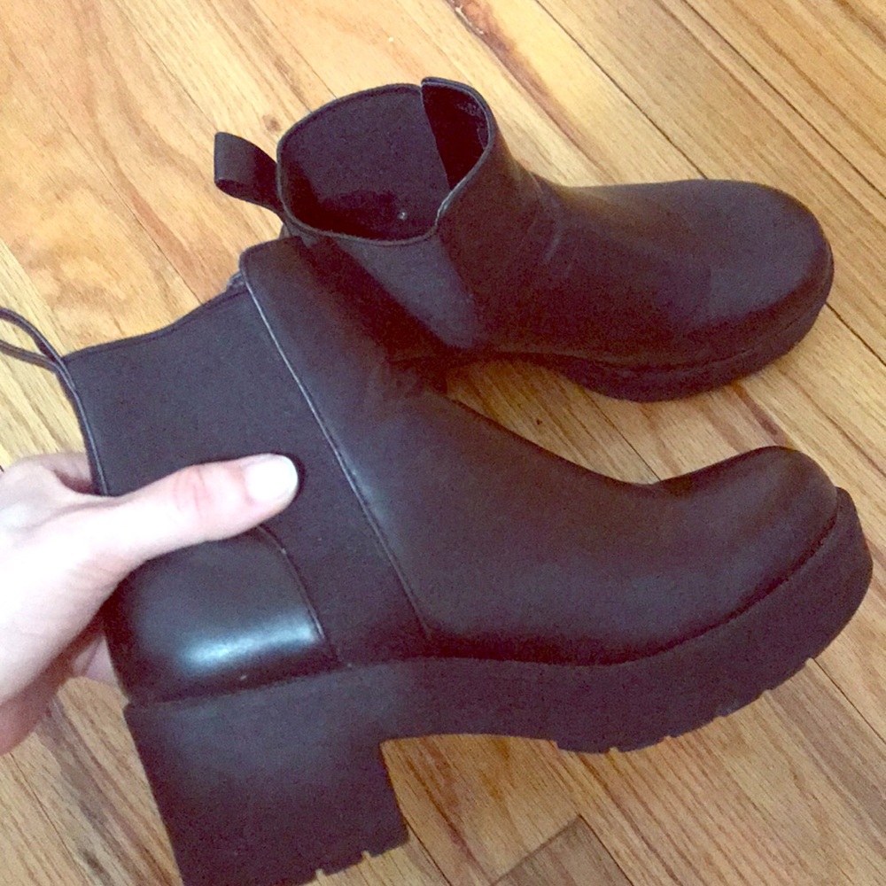 Chunky Chelsea booties.